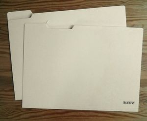 라이츠에서 제작한 두 개의 서류철