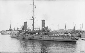 1917년 10월 27일, 이집트 포트사이드에 정박한 닛신