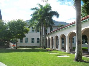 1913년에 지어진 델레이 학교. 현재 코넬 박물관에 있으며, 올드 스쿨 스퀘어의 일부.