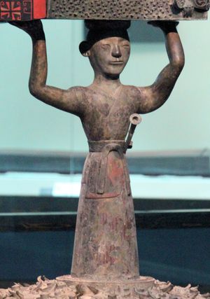 악기 조형물 중 하나로, 높이는 약 60cm이다.