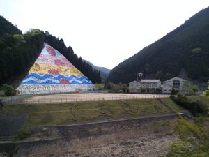 폐교된 하나조노 중학교