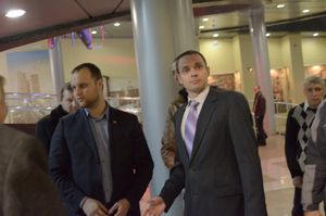 2014년 12월 24일 도네츠크 지역 박물관 90주년 기념 행사에서 파벨 구바레프(왼쪽)