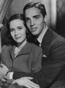 영화 미세스 미니버 (1942년) 홍보 사진. 리처드 네이와 함께