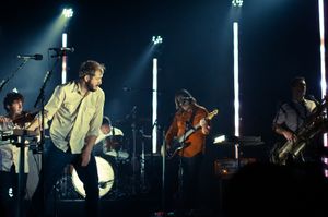 몇몇 평론가들은 "I Like America & America Likes Me"를 본 이베어(Bon Iver)의 음악과 비교했다.