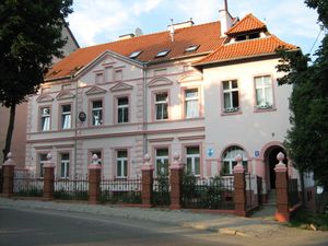 므롱고보의 역사적인 건물 예시