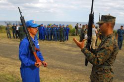 64식 소총을 든 해상자위대원