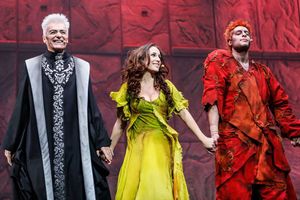 다니가 노트르담 드 파리에서 에스메랄다 역을 맡음