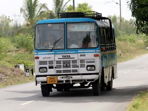 APSRTC의 사프타기리 익스프레스 버스