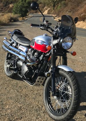 개조된 2014 트라이엄프 스크램블러