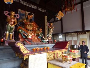 양저우 무당산의 현무와 두 장군, 발 아래의 뱀과 거북 형상.