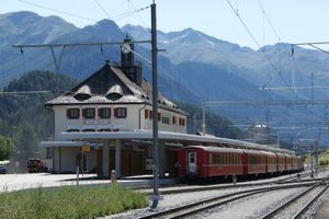 스쿠올-타라스프역을 떠나는 차량