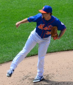 2015년 6월 28일 신시내티 레즈를 상대로 투구하는 베렛