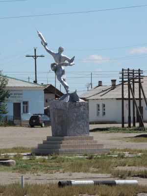 초이르에 있는 몽골 최초의 우주 비행사 쥐그데르데미딘 구르라그차를 기념하는 조각상