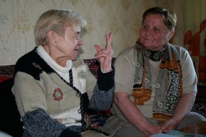 2006년, 테르 사미어를 구사하는 마지막 화자 중 한 명인 조야 게라시모바(왼쪽).