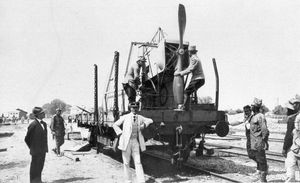 1913년 제2차 발칸 전쟁 중 블레리오 XI-2 포병 관측 단엽기를 하역하는 루마니아군