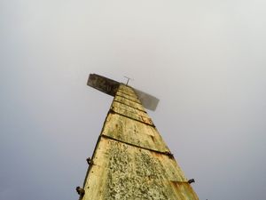 세로 데 라 후벤투드(청소년 산) 또는 세로 데 라 파스(평화 산) 정상의 십자가