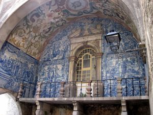 오비두스 시내 문의 아줄레주