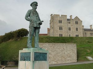 도버 성에 있는 램지 동상
