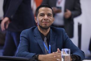 2일, 크리스티안 니에토 대체 국회의원이 아내와 함께 사망