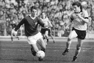 1988년 두 다이너모의 만남: 안드레아스 톰 (왼쪽, 베를린)과 안드레아스 트라우트만 (오른쪽, 드레스덴).