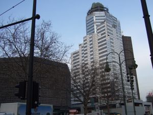 구 종루를 둘러싼 복구 작업용 발판, 2011년