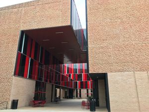 안레한드로 아라베나가 설계한 세인트 에드워즈 대학교 기숙사