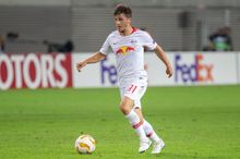 2018년 9월 UEFA 유로파 리그 경기에서 FC 레드 불 잘츠부르크를 상대로 드리블하는 데메.