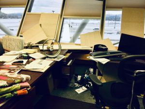 지진으로 엉망이 된 앵커리지의 사무실