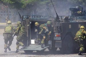 중앙 즉응 연대(中央即応連隊)에서 사용되는 96식 장륜 장갑차