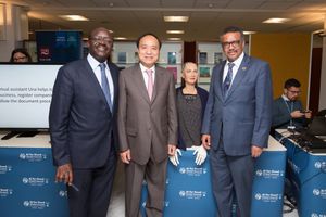 2018년 Mukhisa Kituyi, Houlin Zhao, Tedros Adhanom Ghebreyesus와 함께 있는 소피아