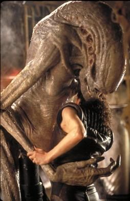 리플리와 함께 있는 "뉴본"