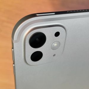 M4 iPad Pro의 후면 카메라 모듈