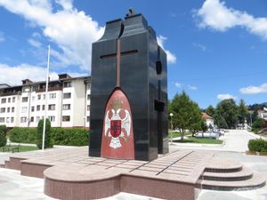 보스니아 전쟁에서 사망한 세르비아 군인들을 기리는 기념비