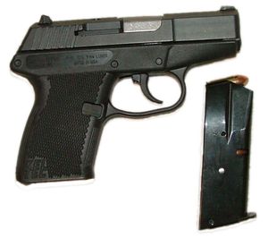 9mm 루거 켈텍 P-11과 10발들이 매거진