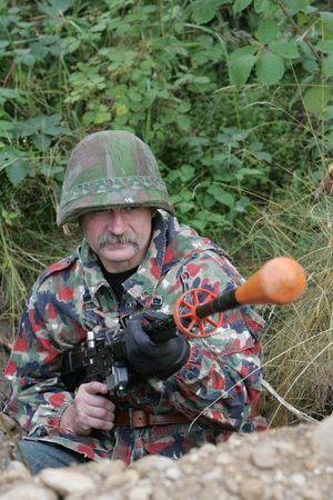 부스터 장약(Gw. UG 58 o. Zu-Treibladg) 없이 부착된 소총 유탄으로 훈련하는 Stgw 57