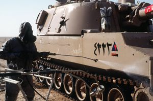 사막의 방패 작전 중 제염 작업 중인 이집트 M109A5 자주포