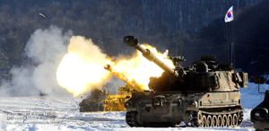 2013년 훈련에서 사격하는 K55A1 자주포