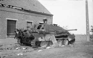 1944년 9월 13일, 겔 인근에서 파괴된 독일 야크트판터 구축전차