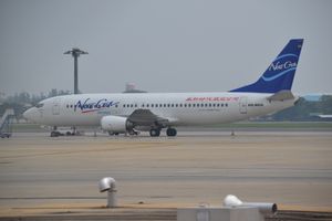 돈므앙 국제공항에 있는 뉴젠 항공 보잉 737-400