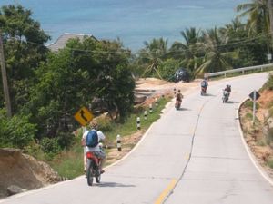 섬을 오토바이로 탐험하다