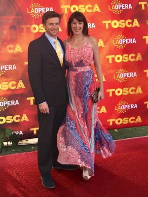 기디언 에머리와 오텀 위더스가 2017년 4월 27일 로스앤젤레스 도로시 챈들러 파빌리온에서 열린 LA 오페라의 토스카에 참석했다