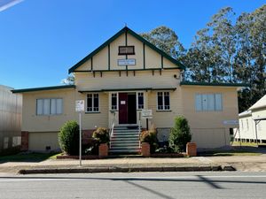 1911년부터 1980년까지 사용된 이전 누사 의회 청사