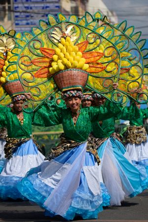 망가한 축제의 후본 기마라스논. 일로일로 시에서 열린 2018년 카사디아한 축제에서 우승을 차지했다.