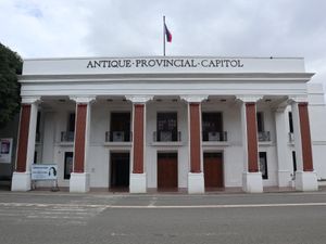 현재 지방 박물관으로 사용되는 산호세데부에나비스타의 옛 안티케 지방 청사