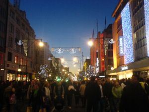 2008년 런던의 옥스퍼드 스트리트. 옥스퍼드 스트리트는 대기 오염 문제가 심각한 곳으로 알려져 있다.