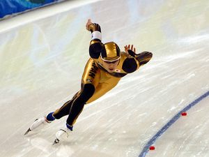 올림픽 기간 중 나가시마 케이이치로 선수의 남자 500m 경기 모습