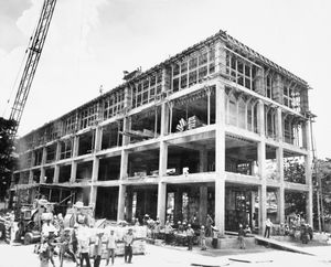 1966년 건설 중인 영사관