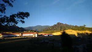 푸 비아 산, 사이솜분 마을에서 바라본 모습