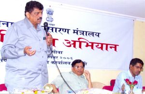 처칠 알레마오(왼쪽), 처칠 브라더스의 창립자이자 소유주.