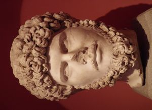 페르게에서 출토된 루키우스 베루스 조각상